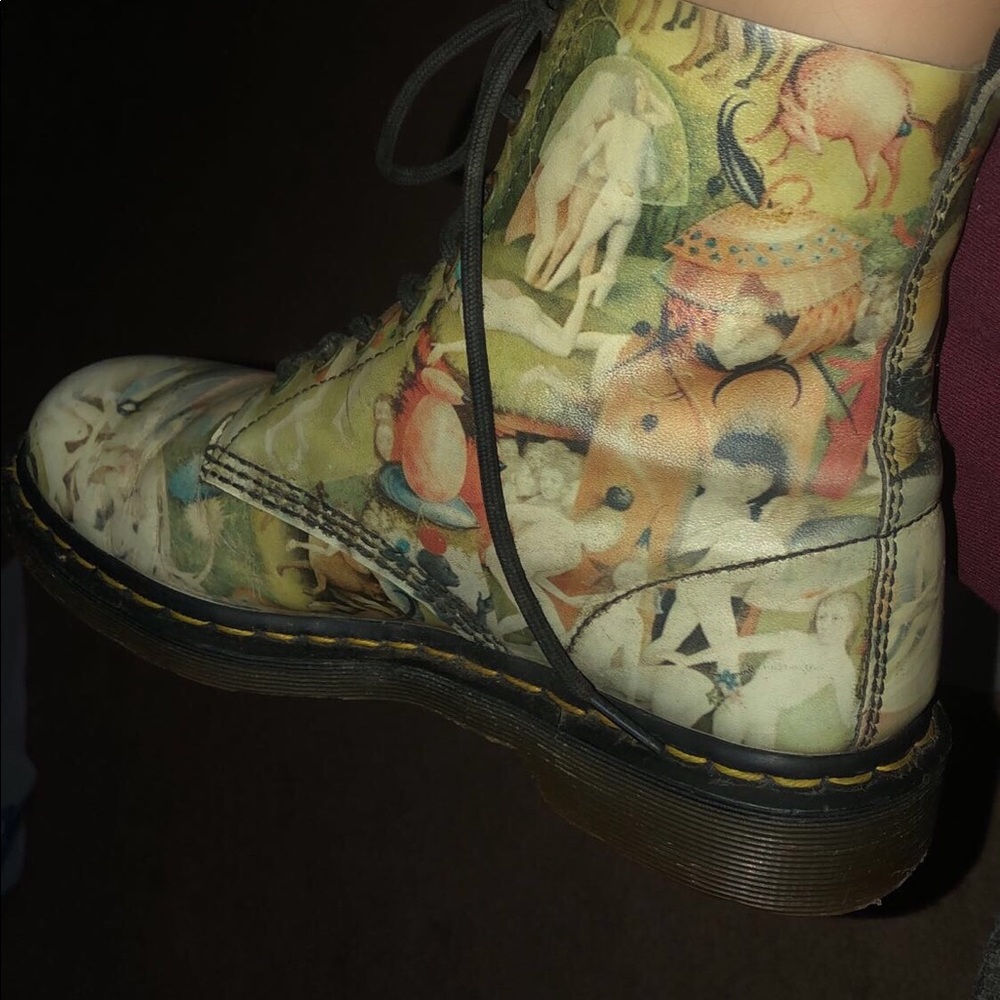 DOC MARTENS HYRONIMOUS BOSCH PRINT WOMENS SIZE 9